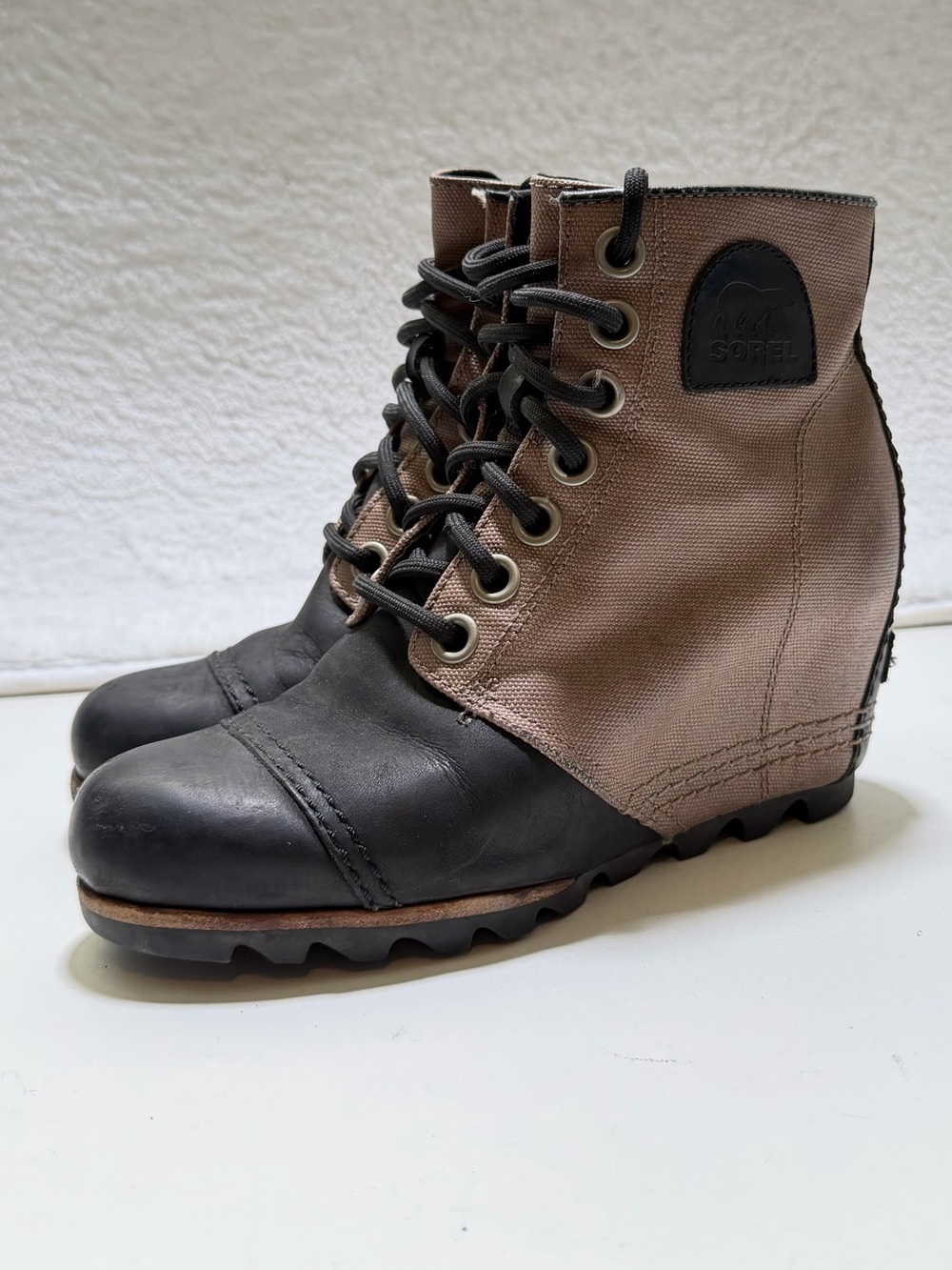 Sorel Canvas Leather Hidden Wedge Boots Brown and black ankle boots Women’s 6